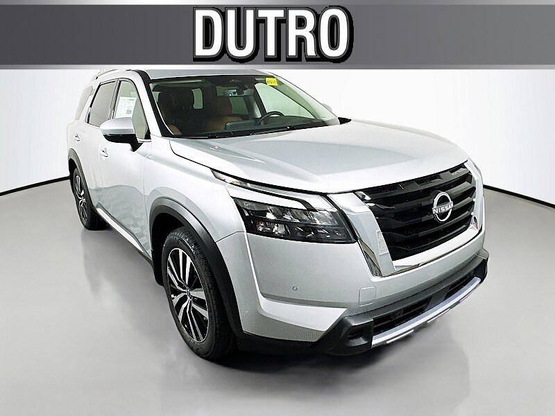 2025 Nissan Pathfinder Platinum's photo