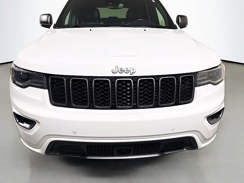2021 Jeep Grand Cherokee Anniversary Edition photo 2