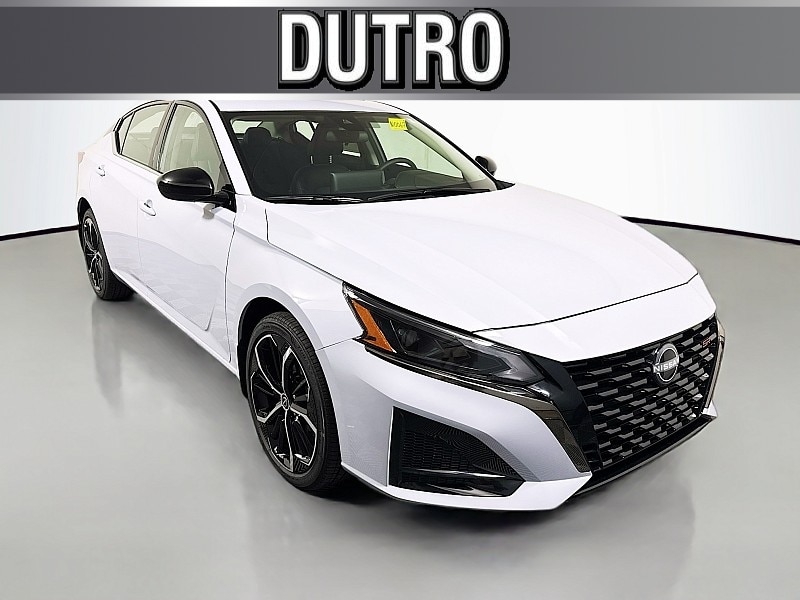 2025 Nissan Altima SR's photo