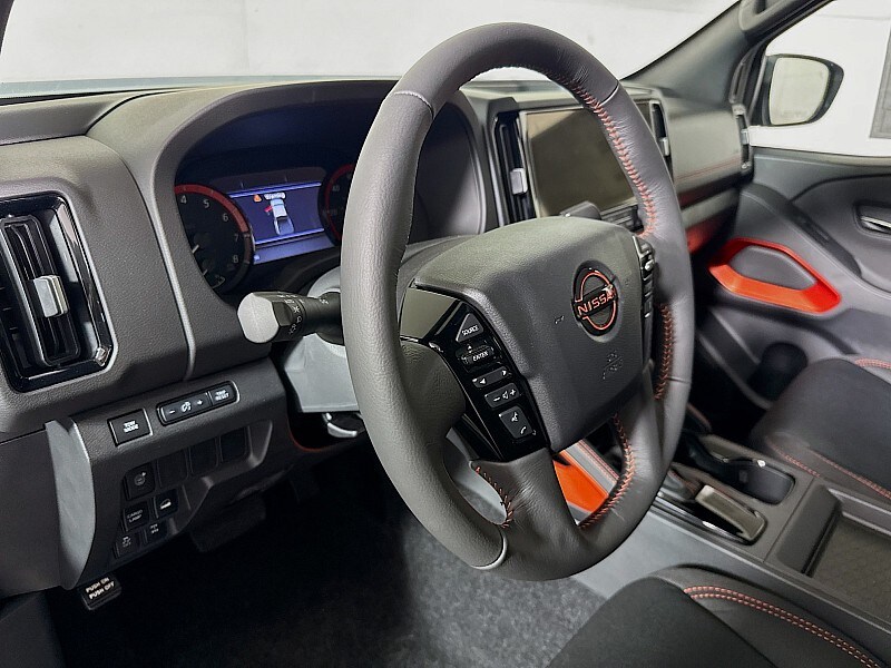 2025 Nissan Frontier PRO-4X - Photo 9