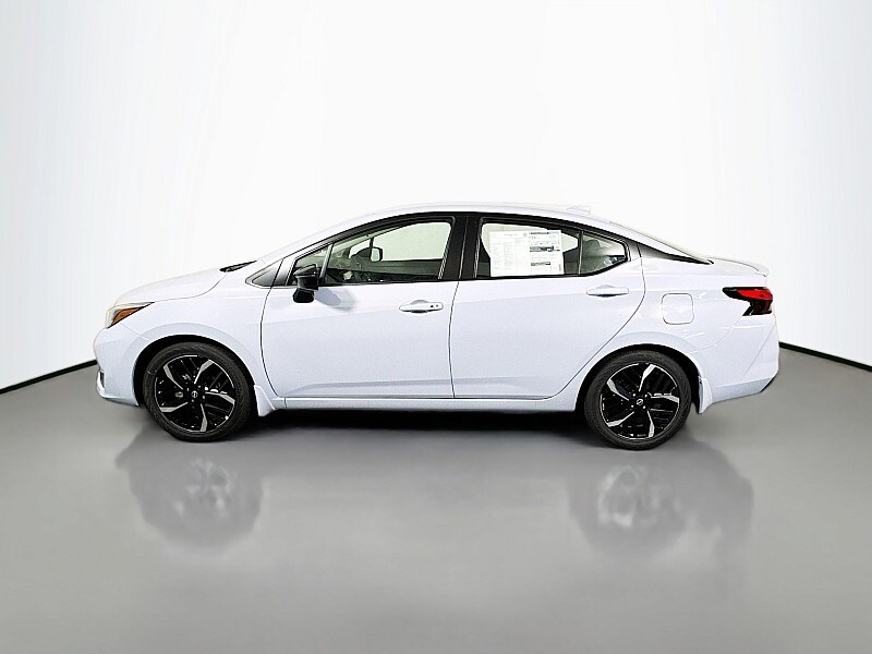 2025 Nissan Versa SR photo 4