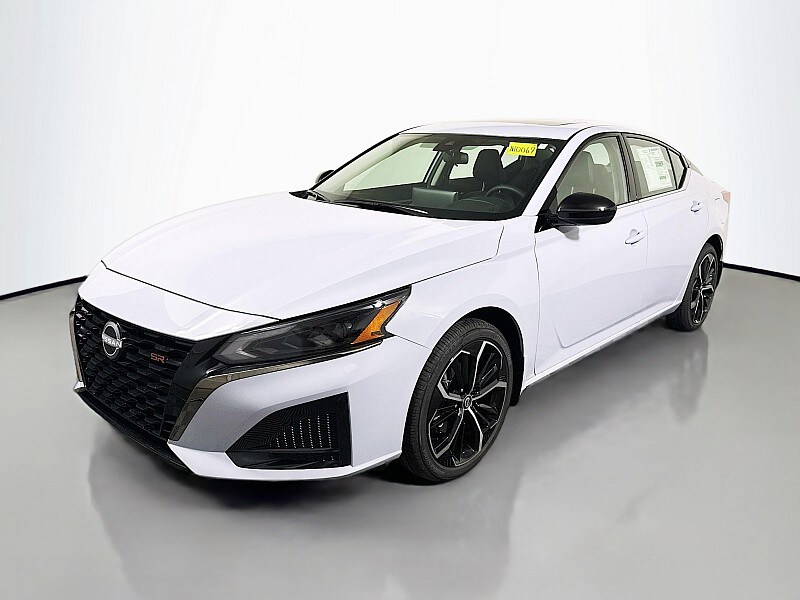 2025 Nissan Altima 2.5 SR photo 3