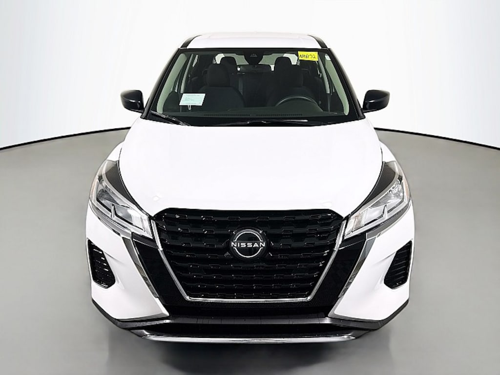 New 2025 Nissan Kicks Play S SUV