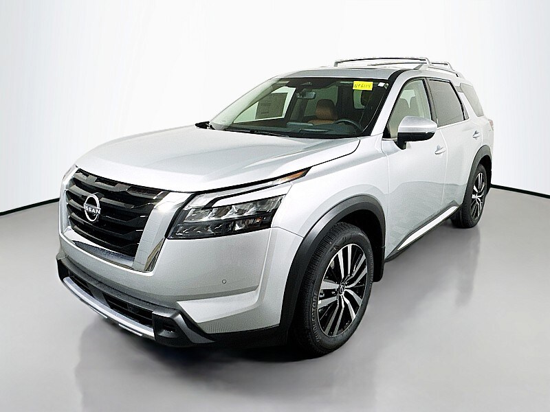 2025 Nissan Pathfinder Platinum photo 2
