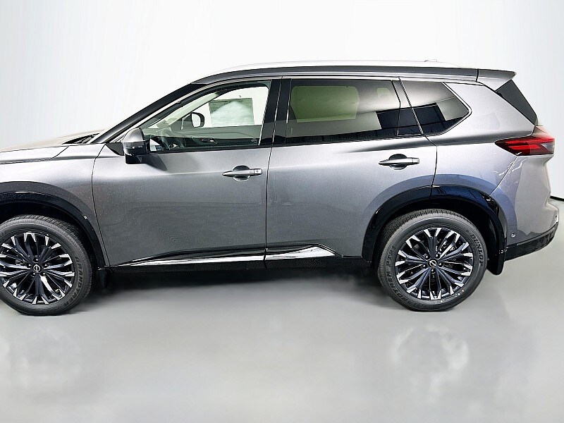 2026 Nissan Rogue Platinum photo 3