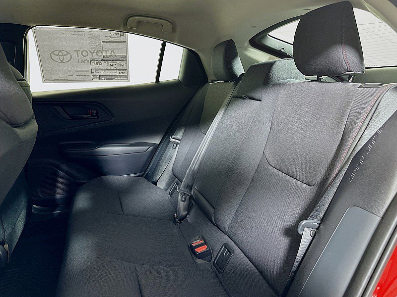 2026 Toyota Prius Plug-in Hybrid SE - Photo 8