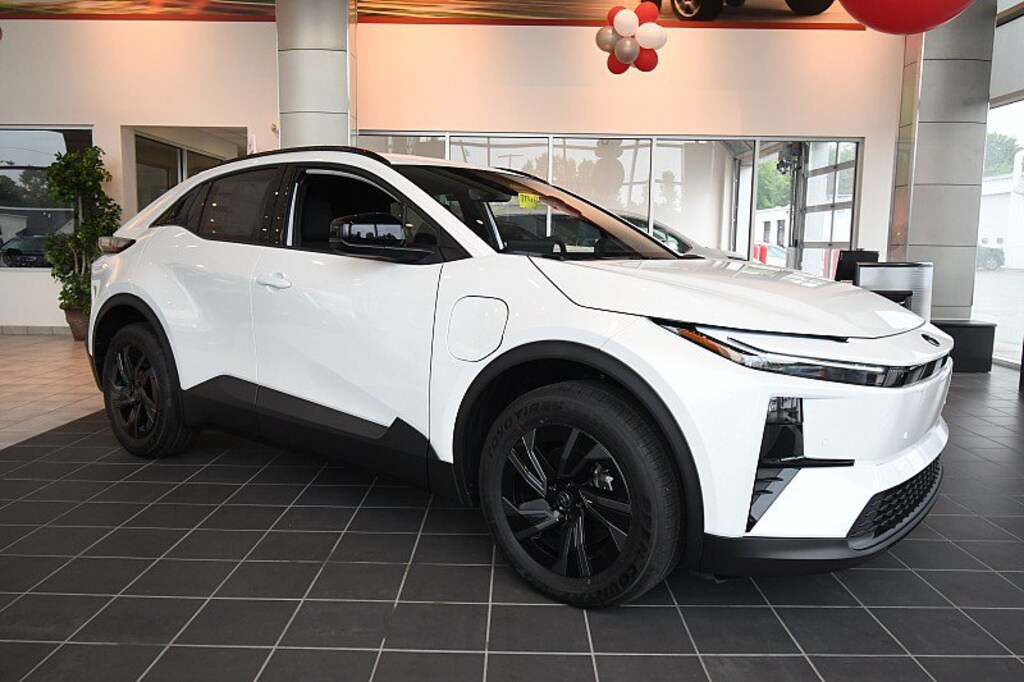 New 2026 Toyota C-HR SE SUV