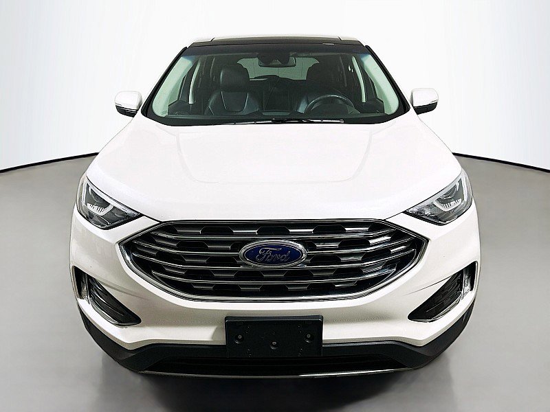 2019 Ford Edge Titanium photo 2