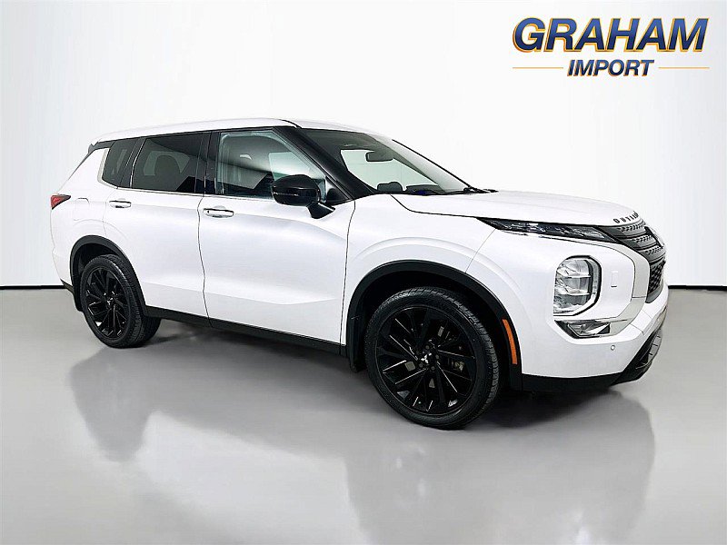 2023 Mitsubishi Outlander SE Black Edition's photo