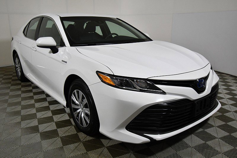 Used 2018 Toyota Camry LE with VIN 4T1B31HK4JU501037 for sale in Mansfield, OH