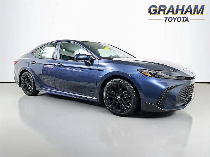 2026 Toyota Camry SE's photo