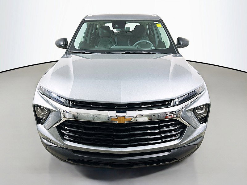 2024 Chevrolet Trailblazer LS photo 2