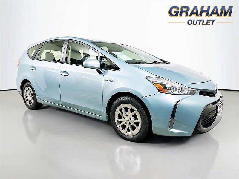 2015 Toyota Prius v Five's photo