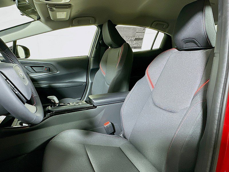 2026 Toyota Prius Plug-in Hybrid SE - Photo 7