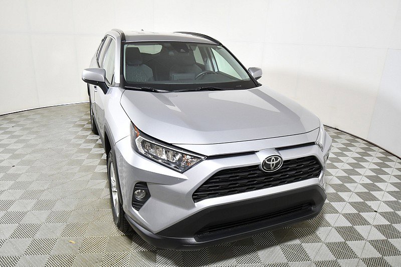 Used 2020 Toyota RAV4 XLE with VIN 2T3P1RFV8LC113750 for sale in Mansfield, OH