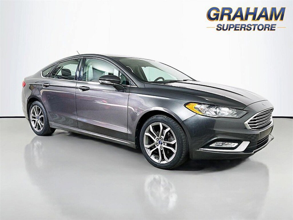 Used 2017 Ford Fusion SE Sedan