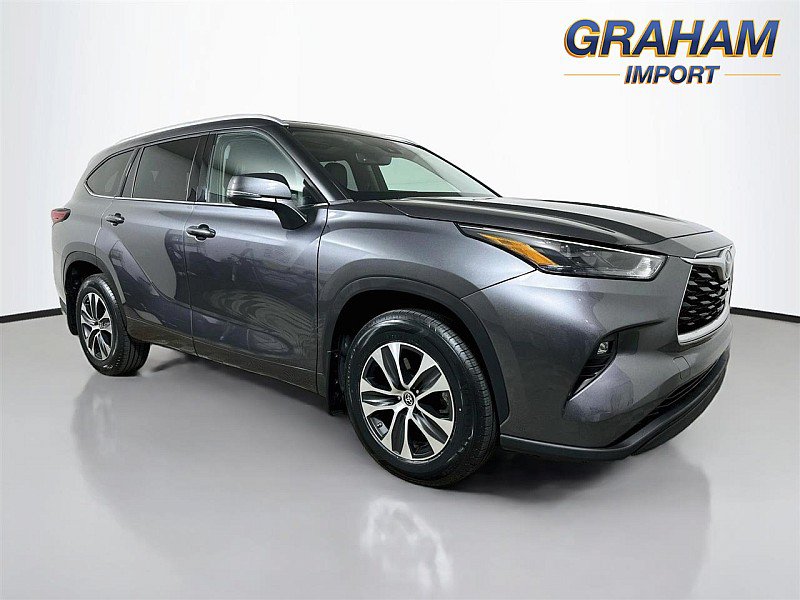 Used 2022 Toyota Highlander XLE SUV For Sale in Mansfield, OH