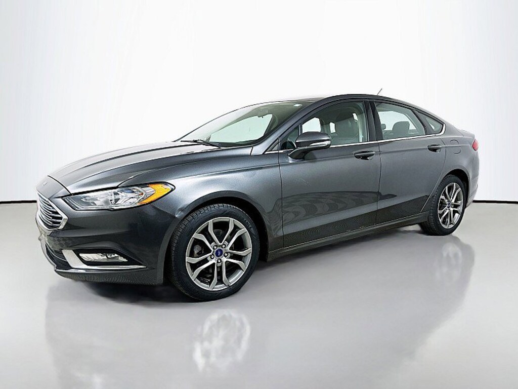 Used 2017 Ford Fusion SE Sedan