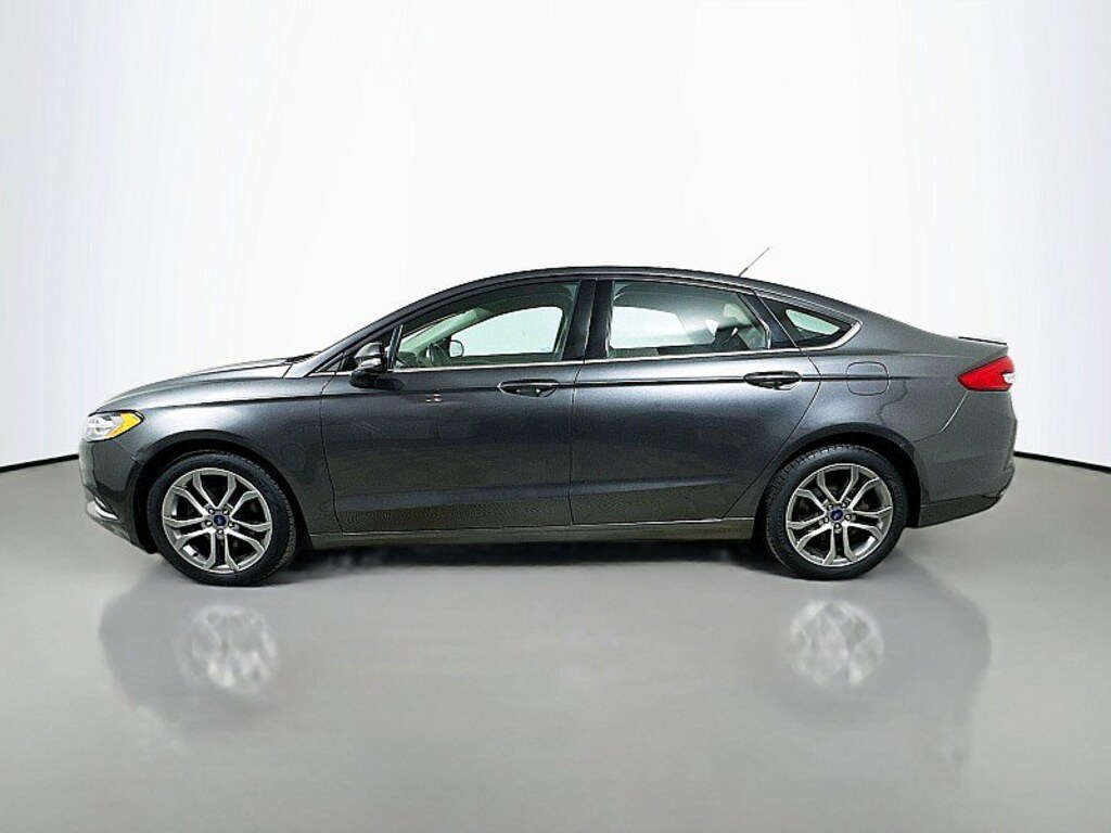 Used 2017 Ford Fusion SE Sedan