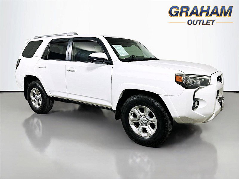 2016 Toyota 4Runner SR5's photo
