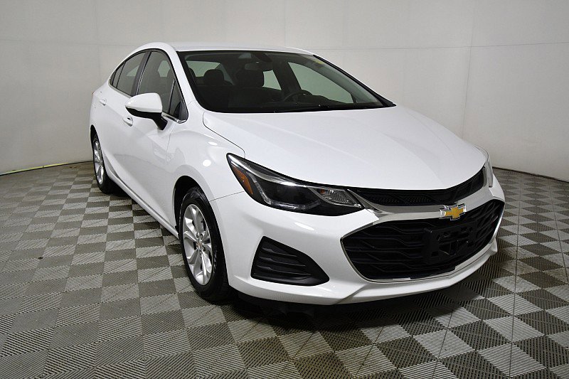 Used 2019 Chevrolet Cruze LT with VIN 1G1BE5SM5K7142709 for sale in Mansfield, OH