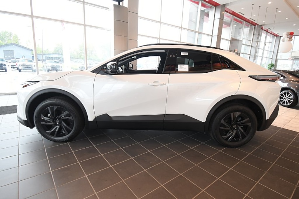New 2026 Toyota C-HR SE SUV