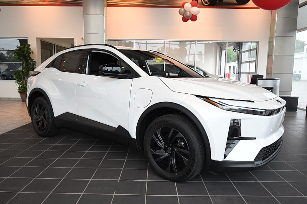 New 2026 Toyota C-HR SE SUV