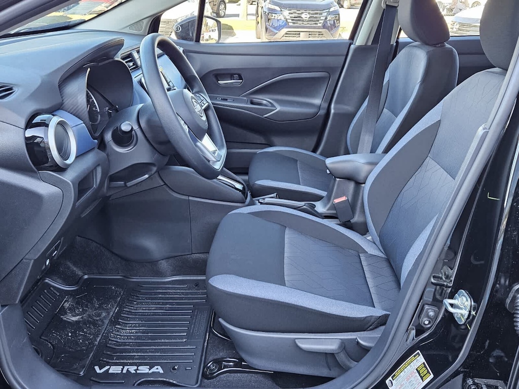 New 2025 Nissan Versa 1.6 SV Sedan