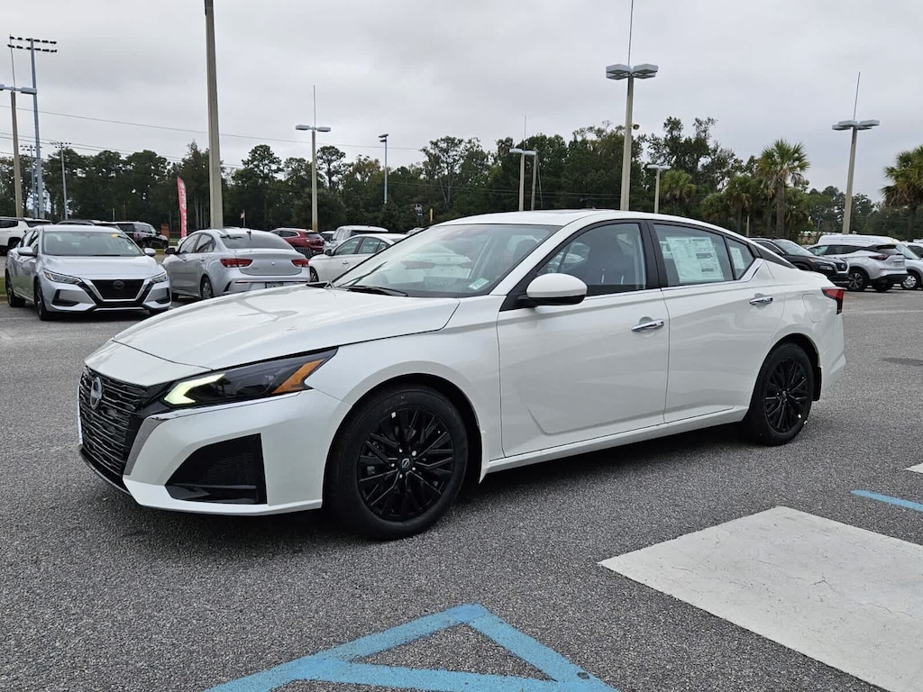 New 2025 Nissan Altima SV Sedan