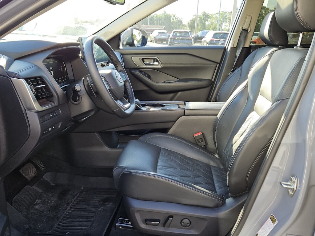 Used 2025 Nissan Rogue Platinum SUV
