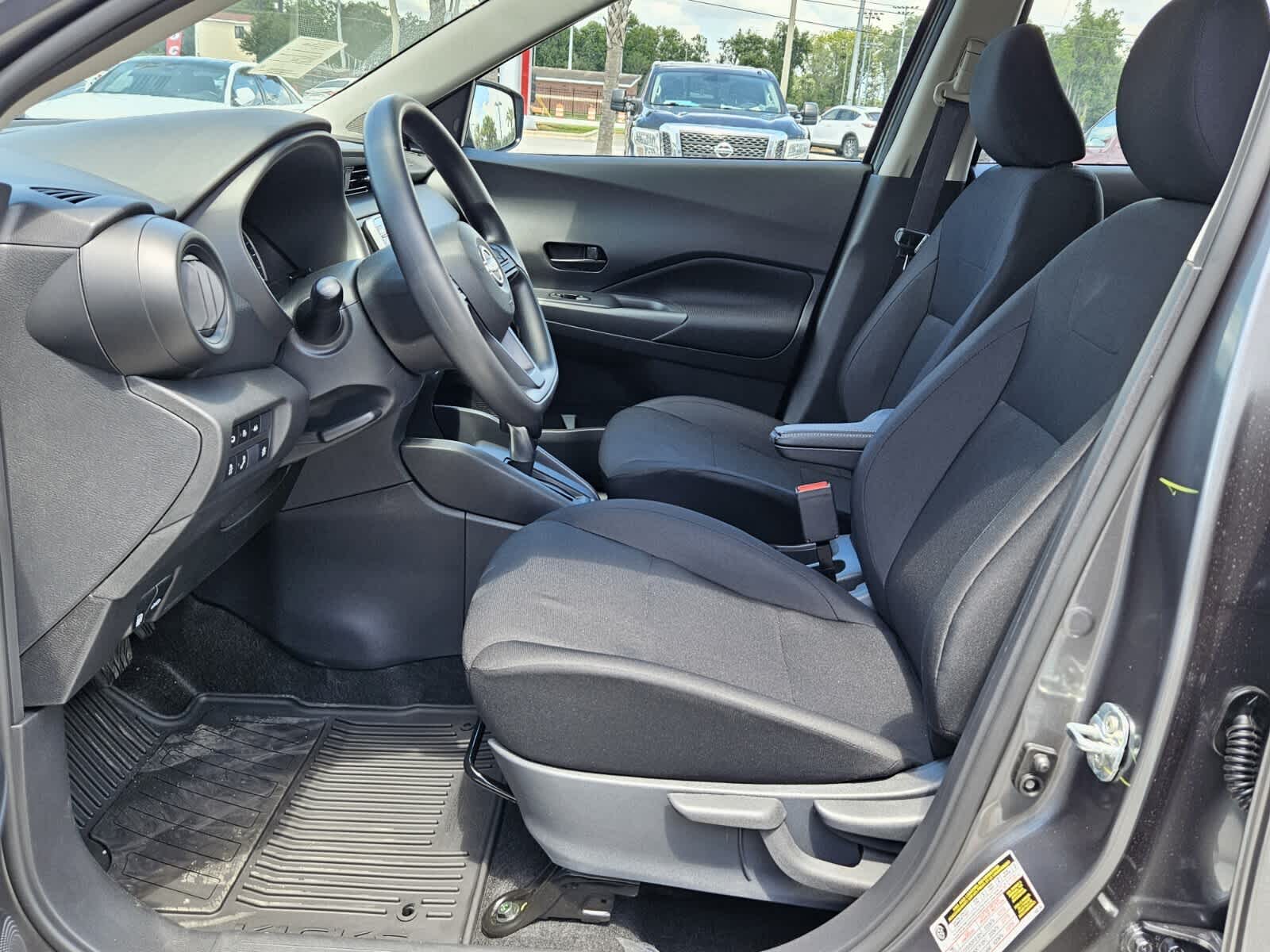 2025 Nissan Kicks Play S photo 3