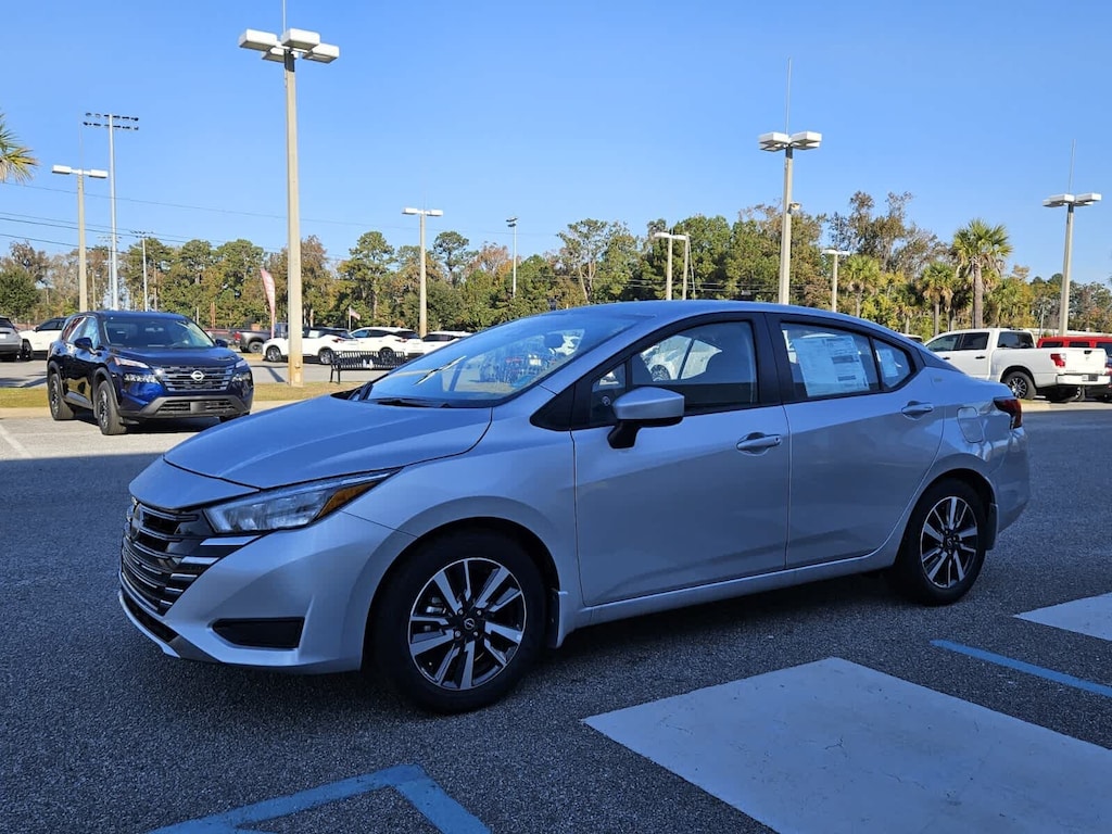 New 2025 Nissan Versa 1.6 SV Sedan