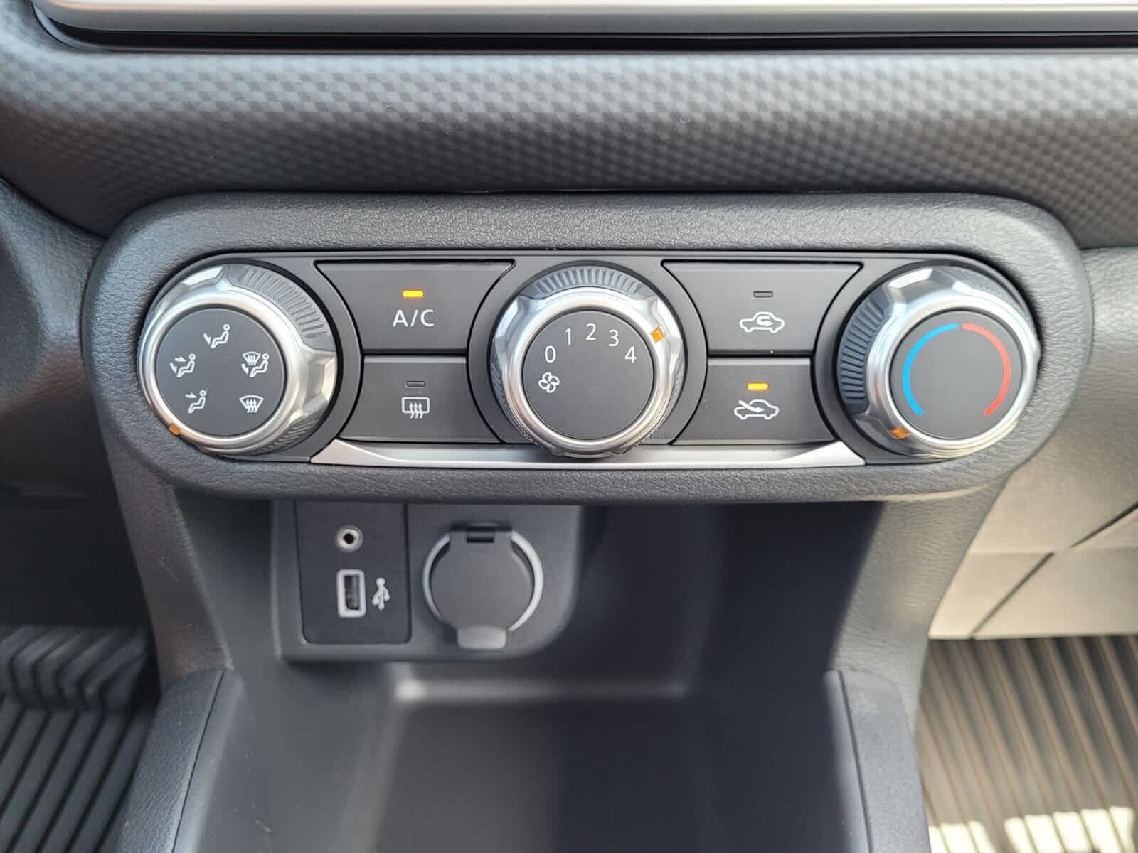 2025 Nissan KICKS PLAY Base - Photo 10