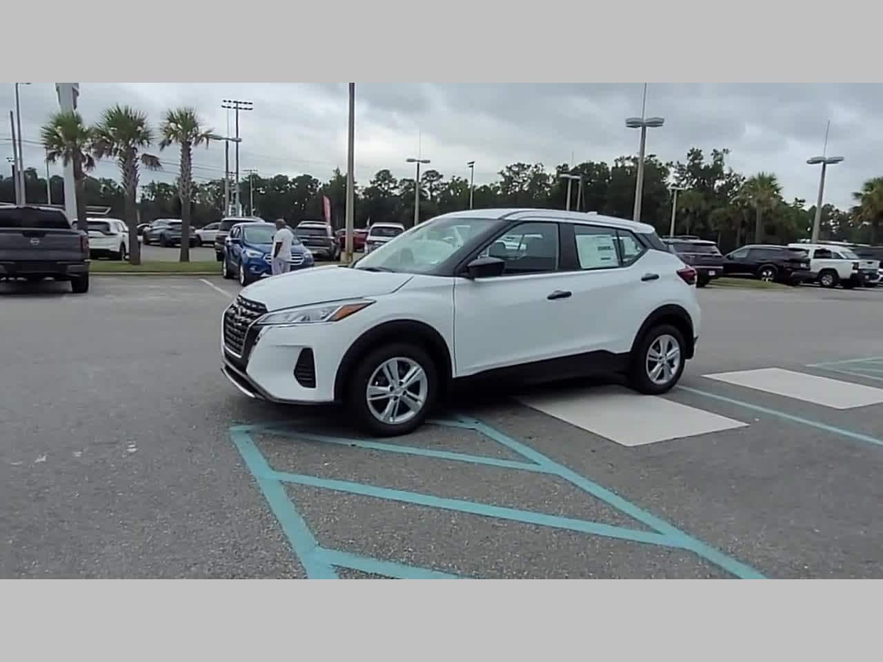 2025 Nissan KICKS PLAY Base - Photo 21
