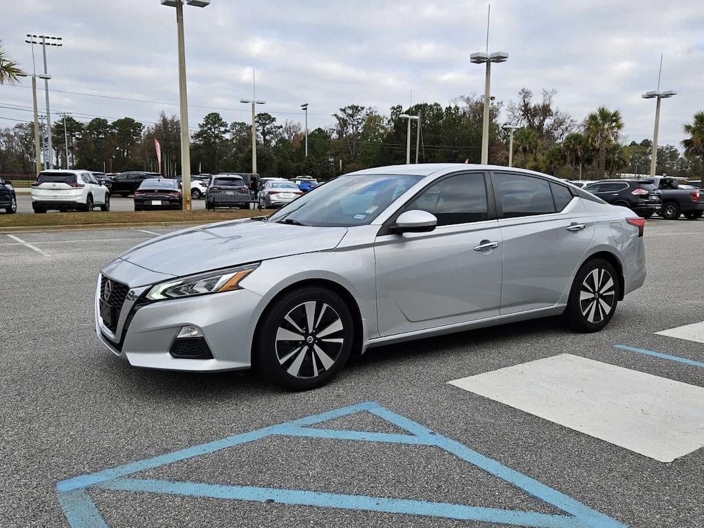 Used 2021 Nissan Altima 2.5 SV Sedan