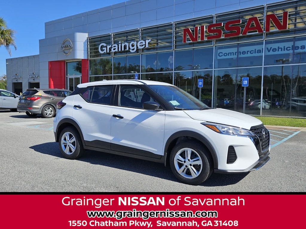 New 2025 Nissan Kicks Play S SUV