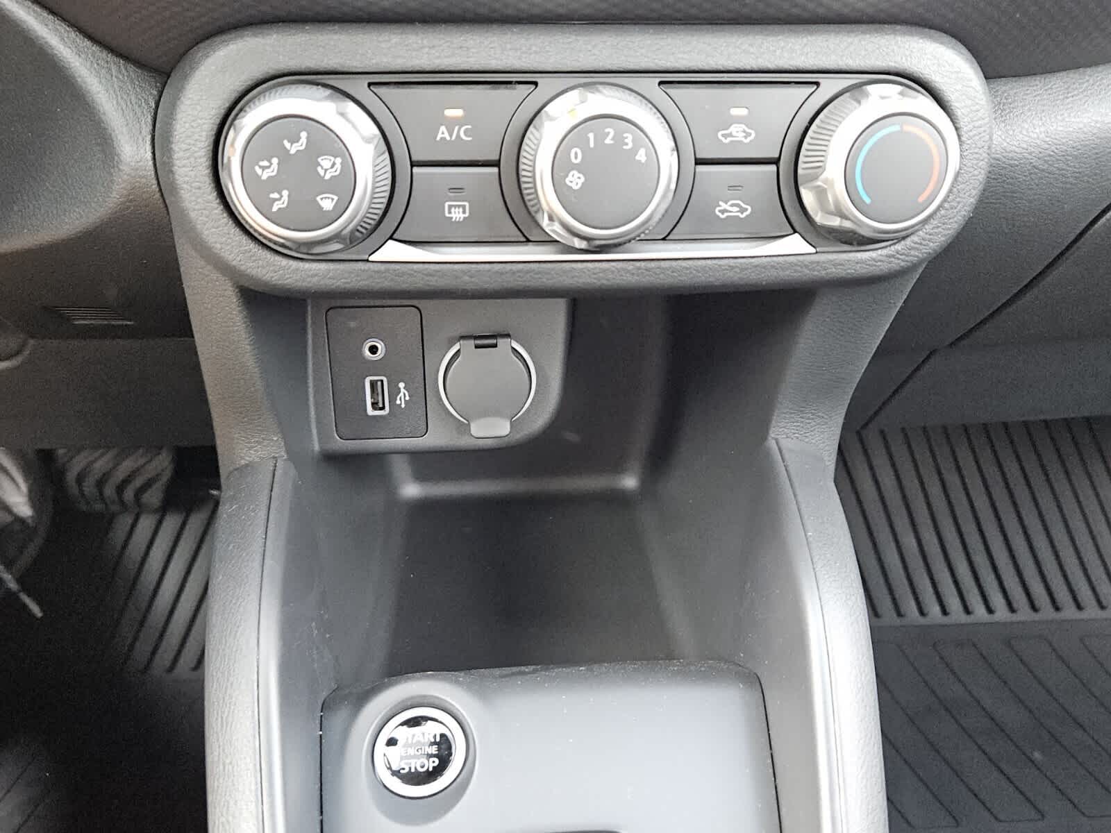 2025 Nissan KICKS PLAY Base - Photo 10