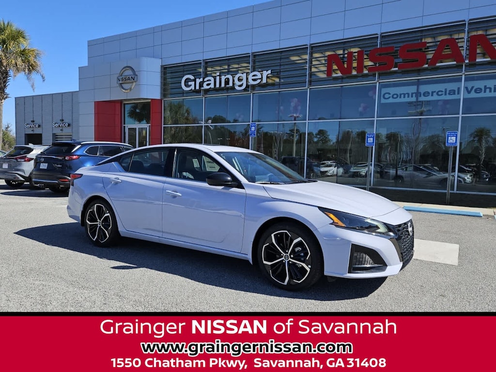 New 2025 Nissan Altima SR Sedan