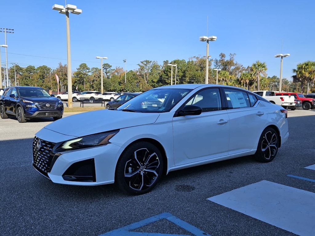 New 2025 Nissan Altima SR Sedan
