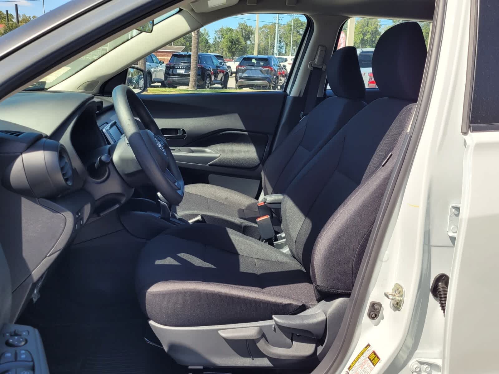 2025 Nissan KICKS PLAY Base - Photo 3