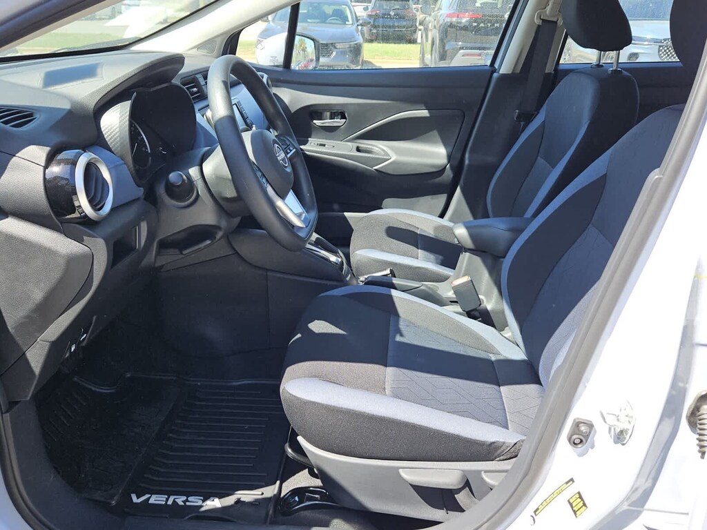 New 2025 Nissan Versa 1.6 SV Sedan