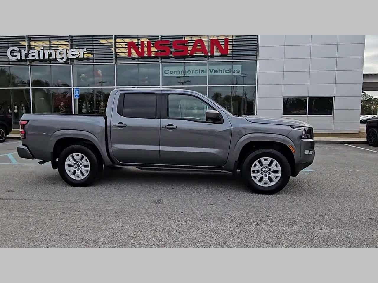 2024 Nissan Frontier SV - Photo 37