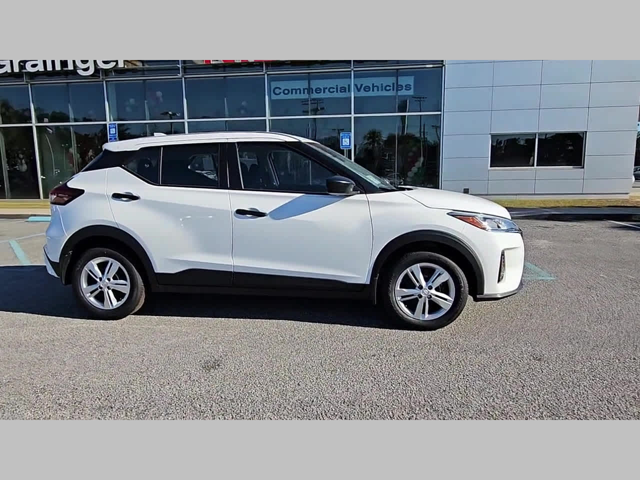 2025 Nissan KICKS PLAY Base - Photo 35
