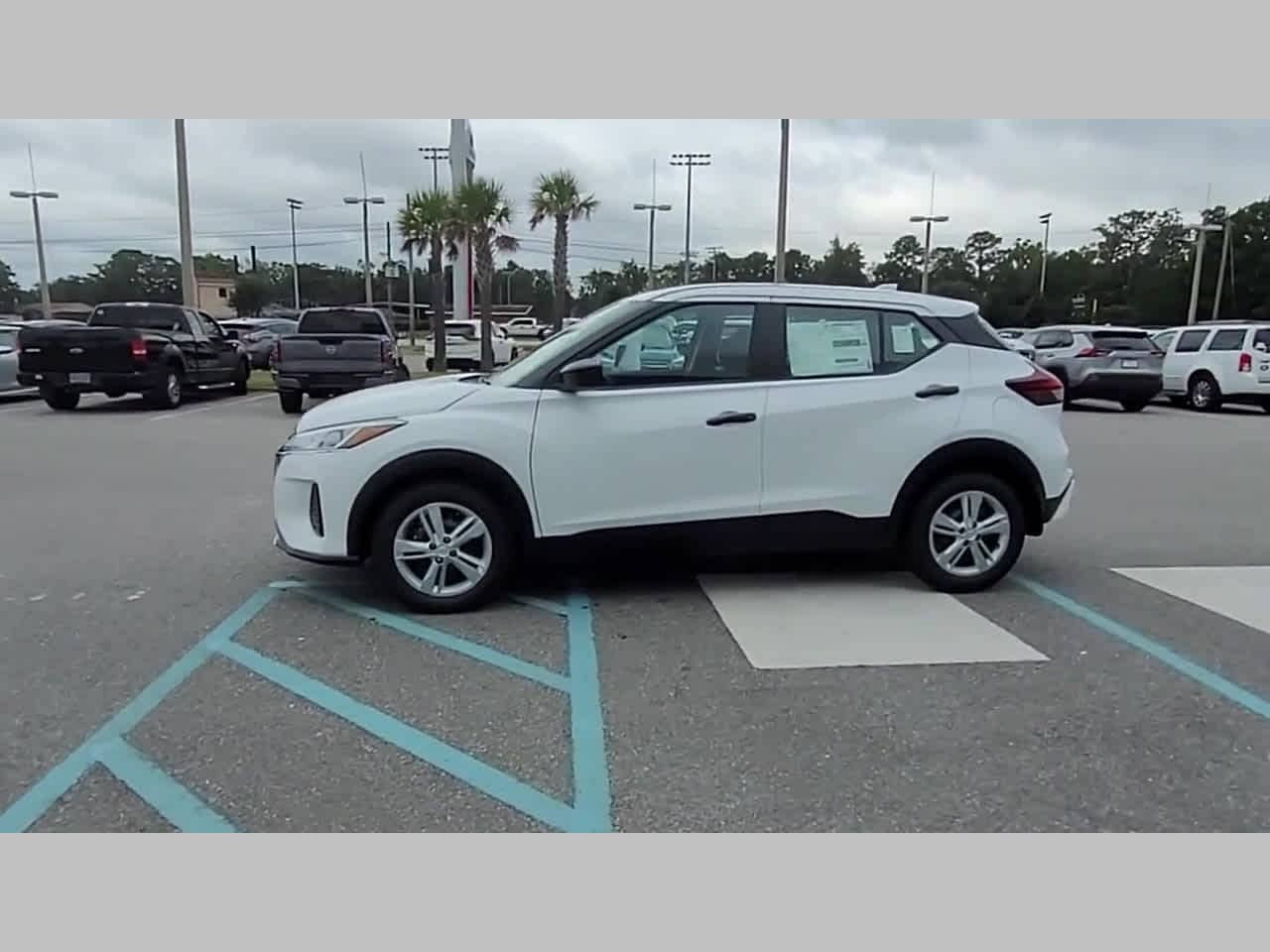 2025 Nissan KICKS PLAY Base - Photo 23