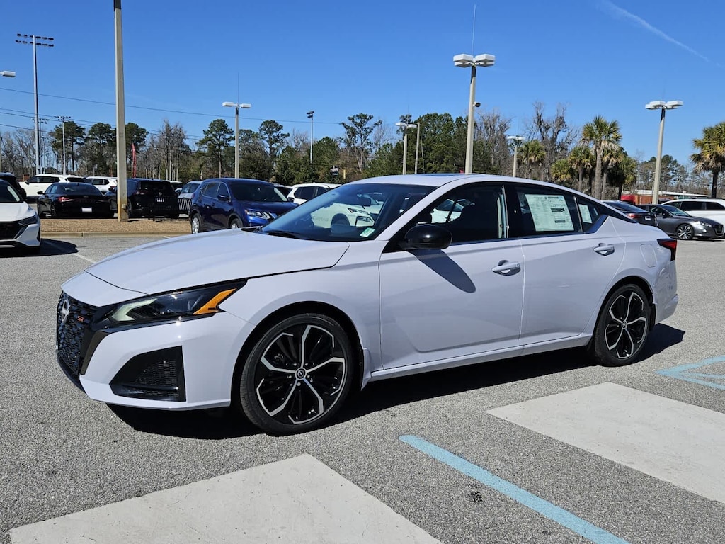 New 2025 Nissan Altima SR Sedan