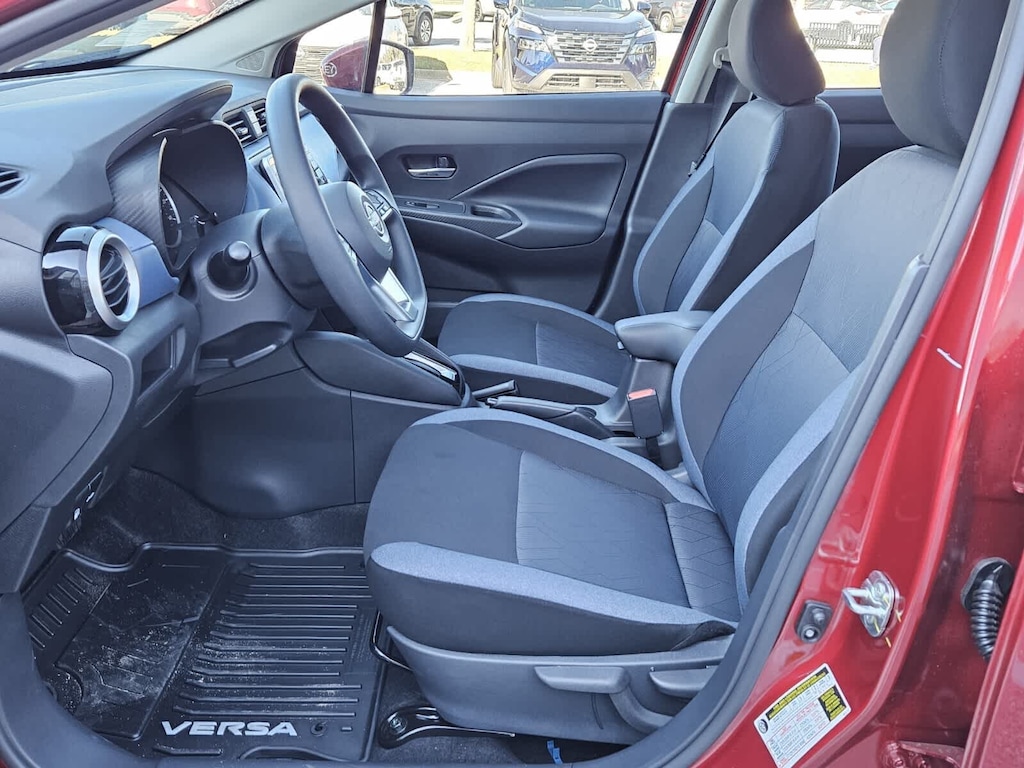 New 2025 Nissan Versa 1.6 SV Sedan