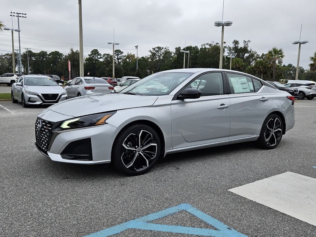 New 2025 Nissan Altima SR Sedan