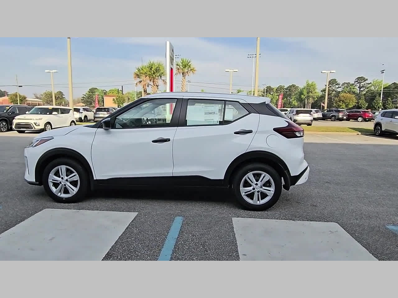 2025 Nissan KICKS PLAY Base - Photo 25