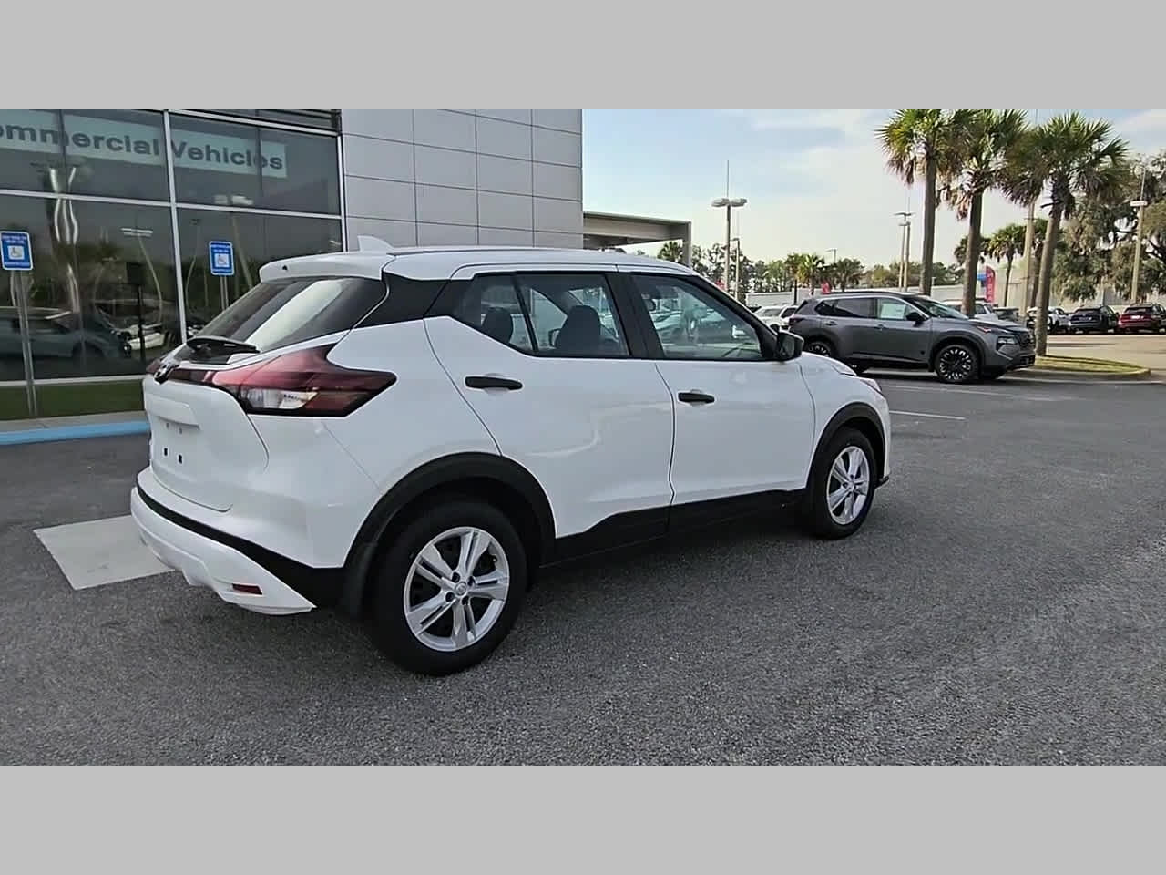 2025 Nissan KICKS PLAY Base - Photo 31
