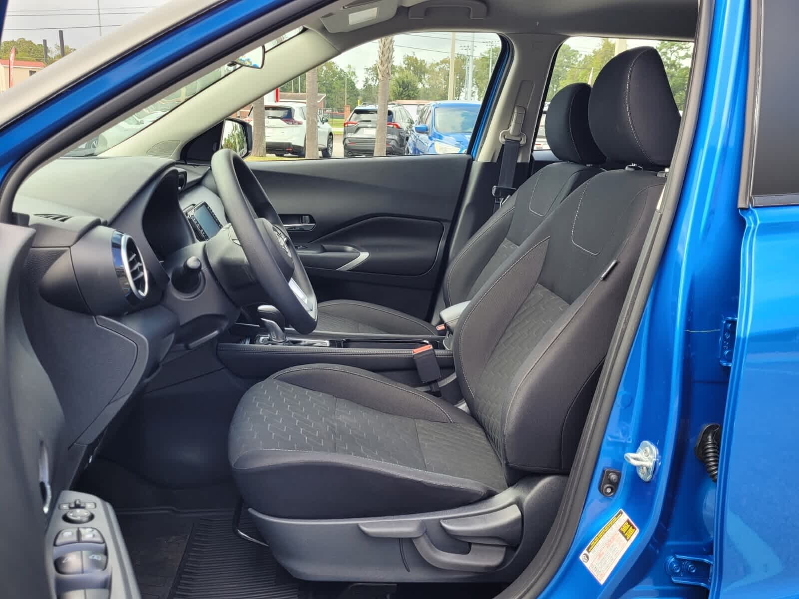 2023 Nissan Kicks SV photo 3